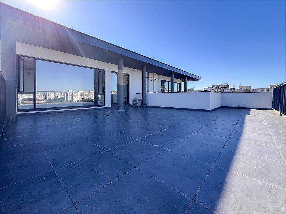 Penthouse cu 2 camere si terasa panoramica de 63 mp.