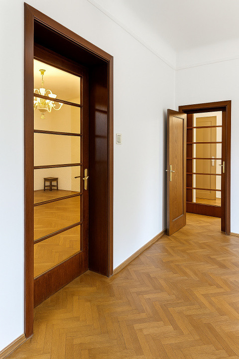 Refugiu interbelic cu 3 camere - 90 mp utili - Curte interioară 