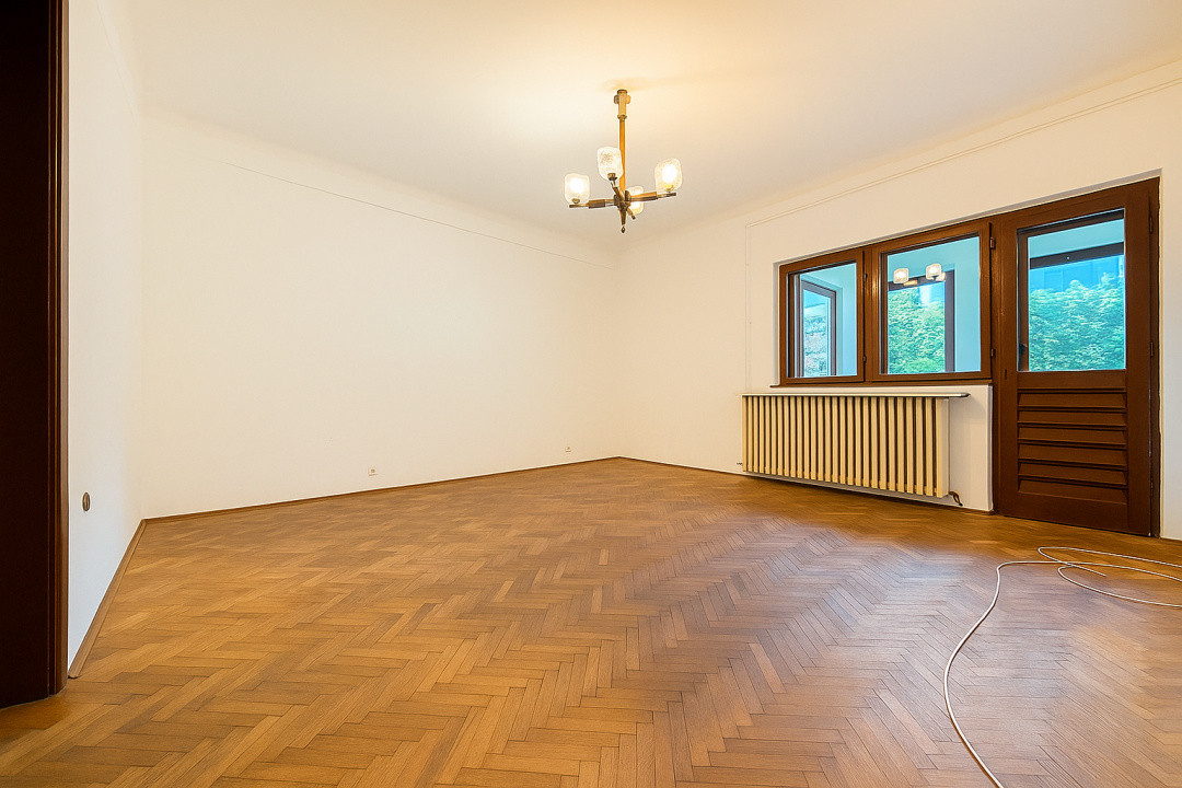 Refugiu interbelic cu 3 camere - 90 mp utili - Curte interioară 