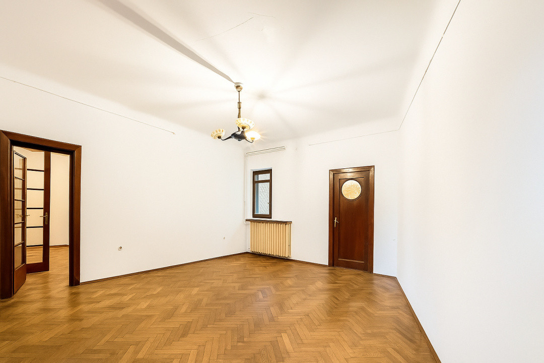 Refugiu interbelic cu 3 camere - 90 mp utili - Curte interioară 