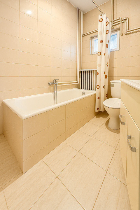 Refugiu interbelic cu 3 camere - 90 mp utili - Curte interioară 