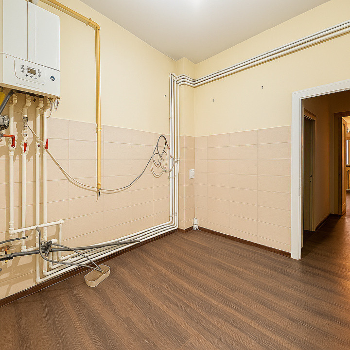 Refugiu interbelic cu 3 camere - 90 mp utili - Curte interioară 