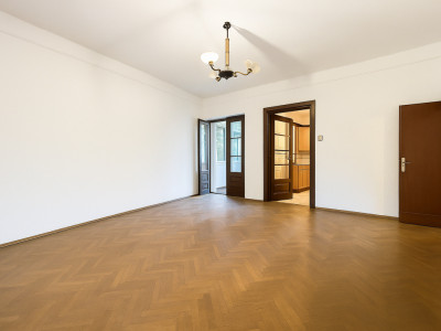 Refugiu interbelic cu 3 camere - 90 mp utili - Curte interioară 