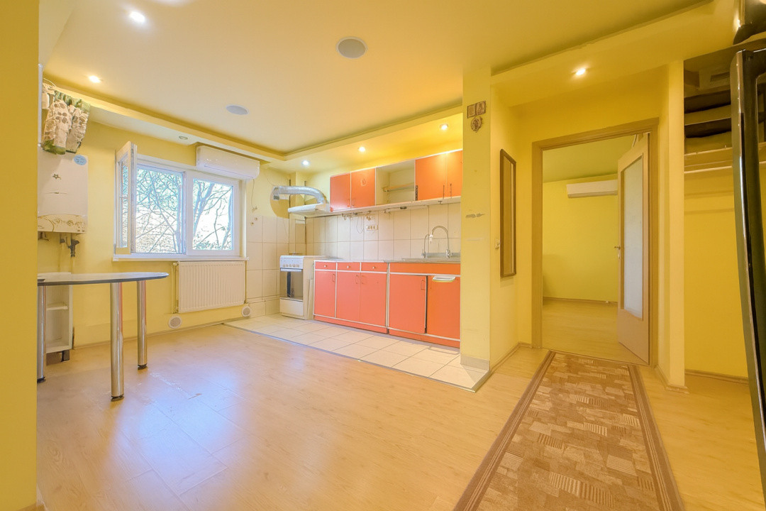 Apartament 2 camere, decomandat – Nerva Traian, etaj 1, bloc anvelopat.