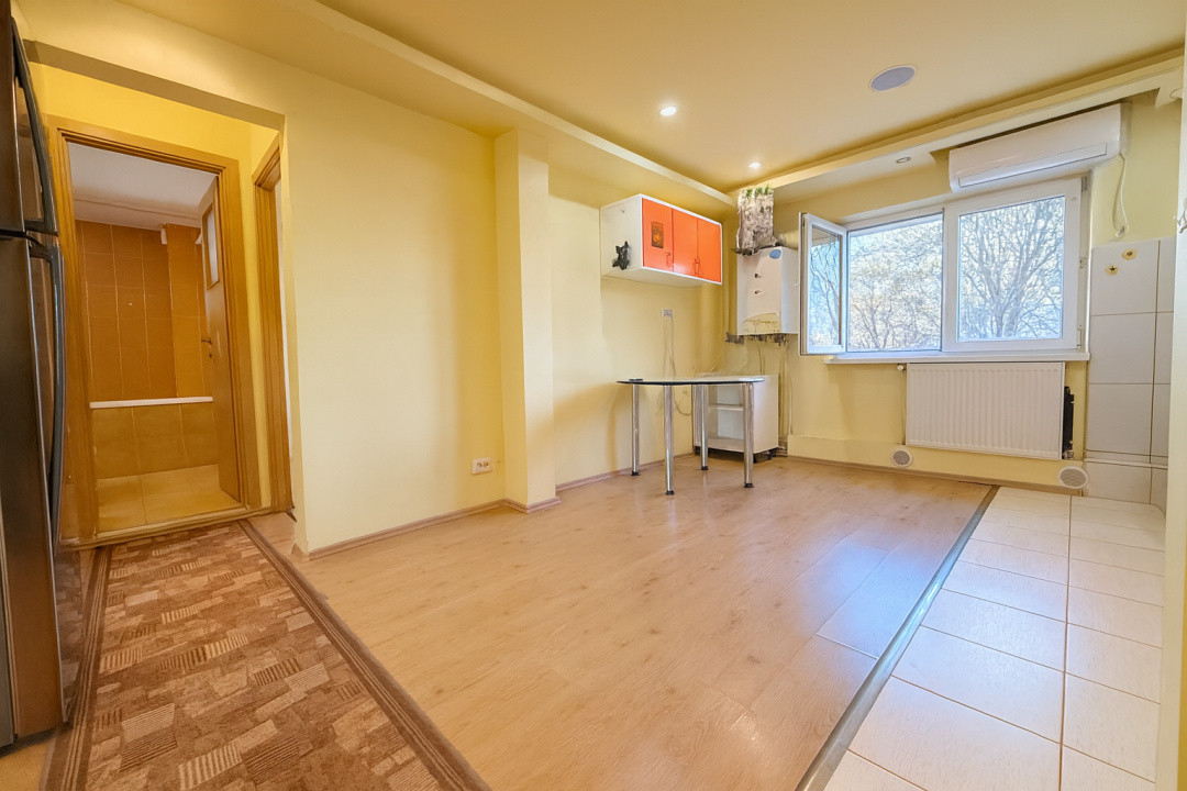 Apartament 2 camere, decomandat – Nerva Traian, etaj 1, bloc anvelopat.