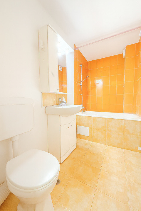 Apartament 2 camere, decomandat – Nerva Traian, etaj 1, bloc anvelopat.