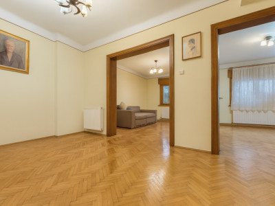 Închiriere 2 camere – Central, Mihaileanu, 56 mp, cu centrală proprie.