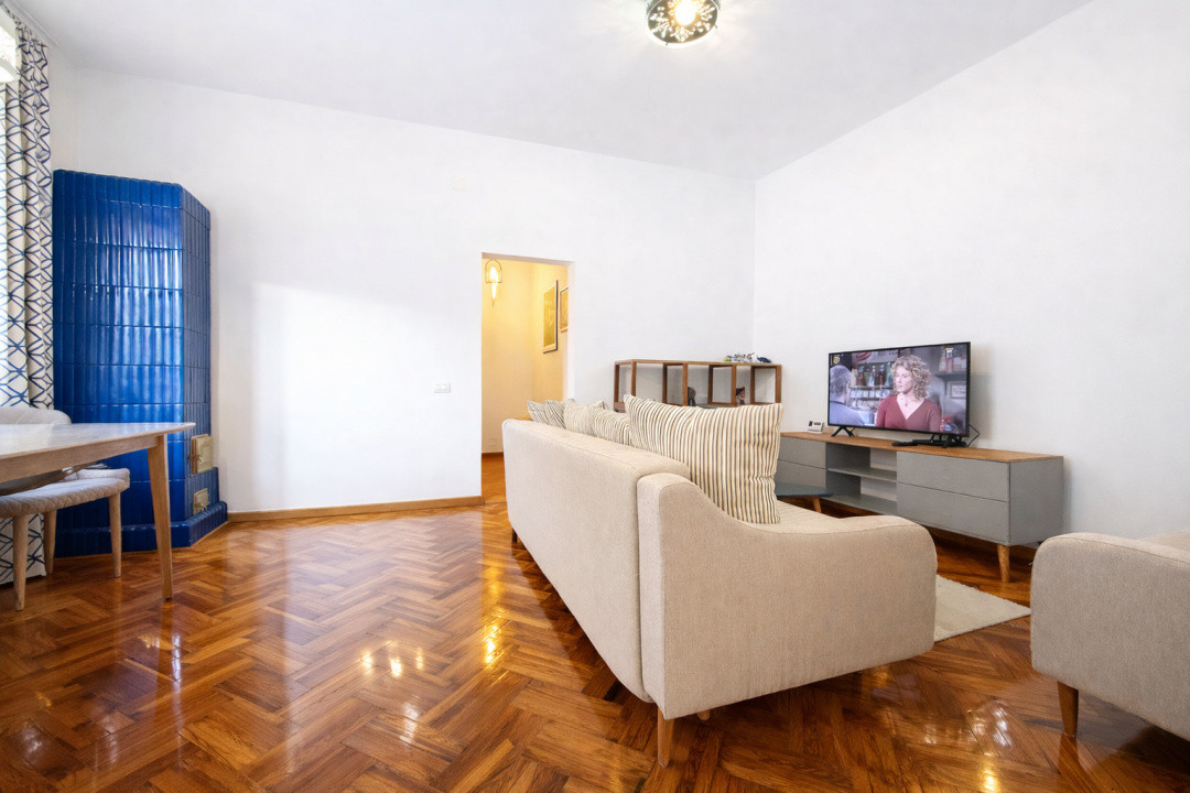 Un apartament cu personalitate, într-o vilă cu farmec – gata de mutat.