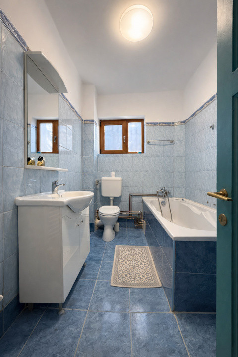 Un apartament cu personalitate, într-o vilă cu farmec – gata de mutat.