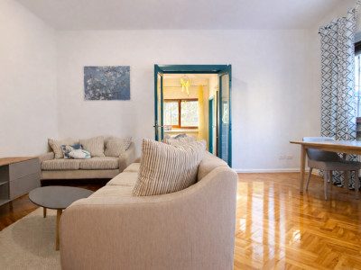 Un apartament cu personalitate, într-o vilă cu farmec – gata de mutat.