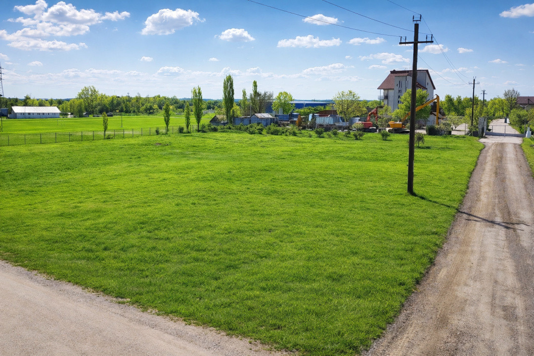 Oportunitate investitie - 2500 mp teren intravilan - Cornetu