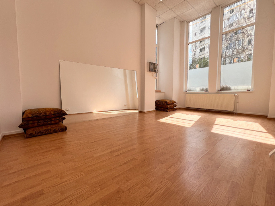 Spatiu de inchiriat pretabil pentru diverse activitati.