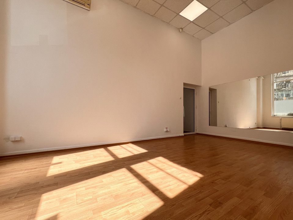 Spatiu de inchiriat pretabil pentru diverse activitati.