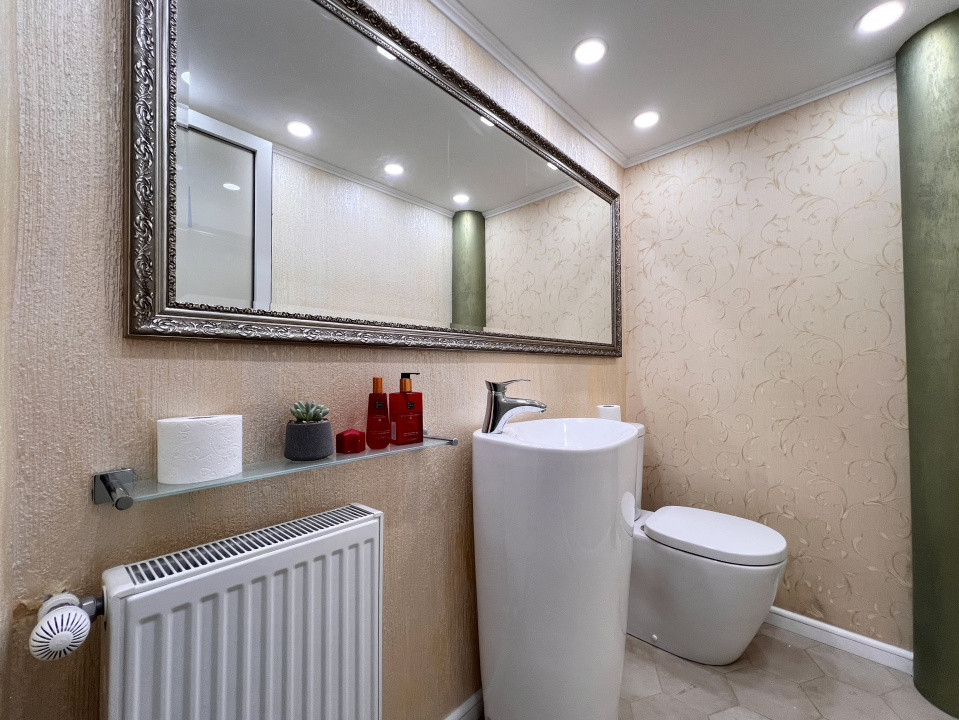 Spatiu de inchiriat pretabil pentru diverse activitati.